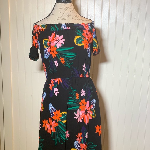 Old Navy Dresses & Skirts - Old navy Floral dress🛍